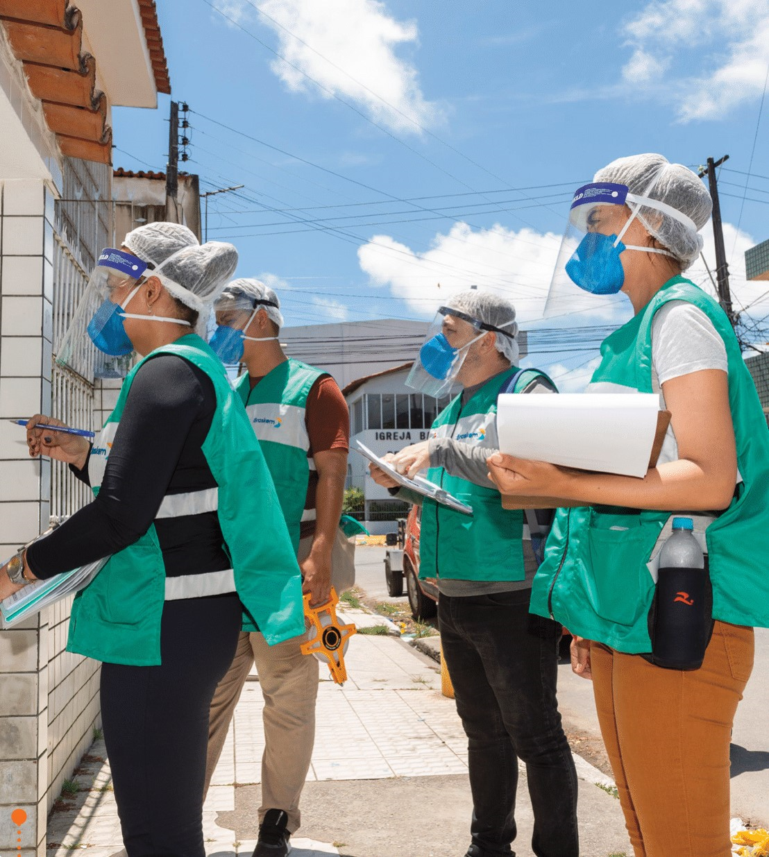 A atuação do técnico social no apoio às famílias  e comerciantes da área de desocupação