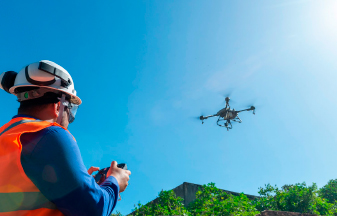 Controle de insetos no bairro está sendo reforçado com o uso de drone