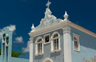 Revestimento em azulejos de igreja histórica no Bebedouro está sendo preservado