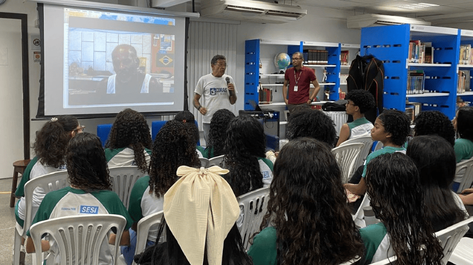 Estudantes do SESI Itapagipe conhecem projeto que recupera corais na Baía de Todos-os-Santos