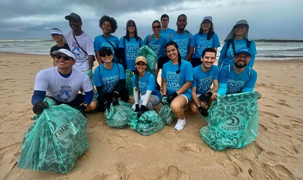 Voluntários recolhem mais de 166 quilos de resíduos nas praias de Piatã e Arembepe no Dia Mundial de Limpeza