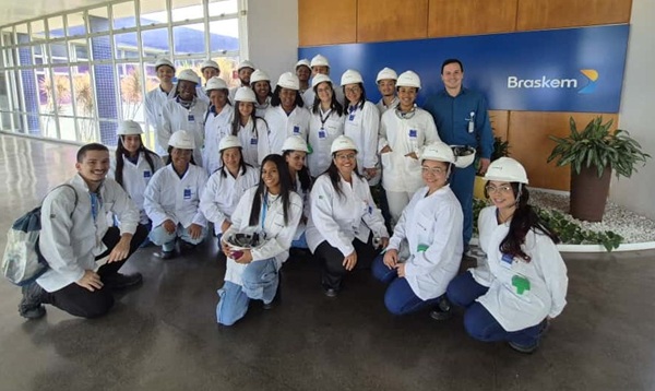 Estudantes de Química do Senai de Alagoinhas visitam unidade da Braskem no Polo Industrial de Camaçari