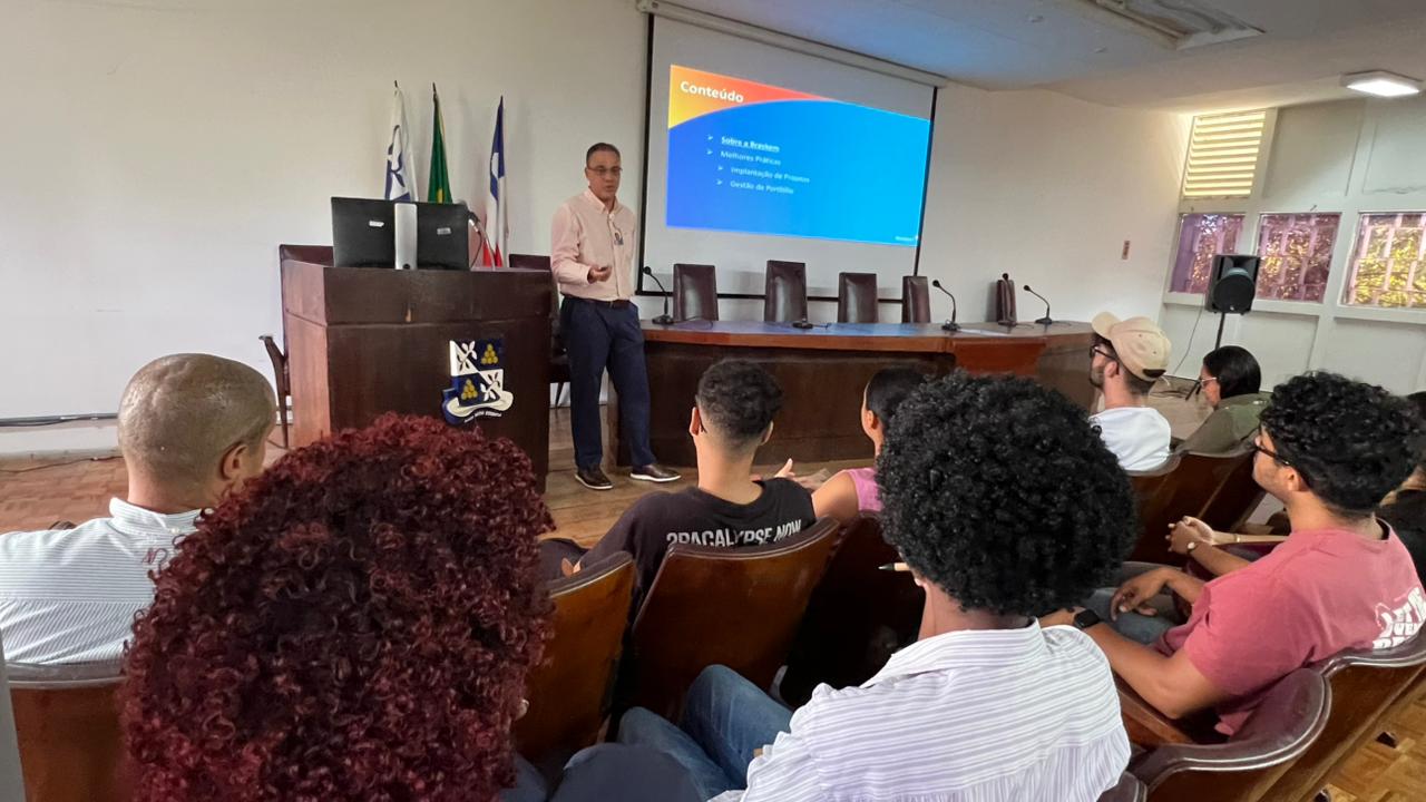 Especialista da Braskem compartilha experiência em gestão de projetos com estudantes da UFBA