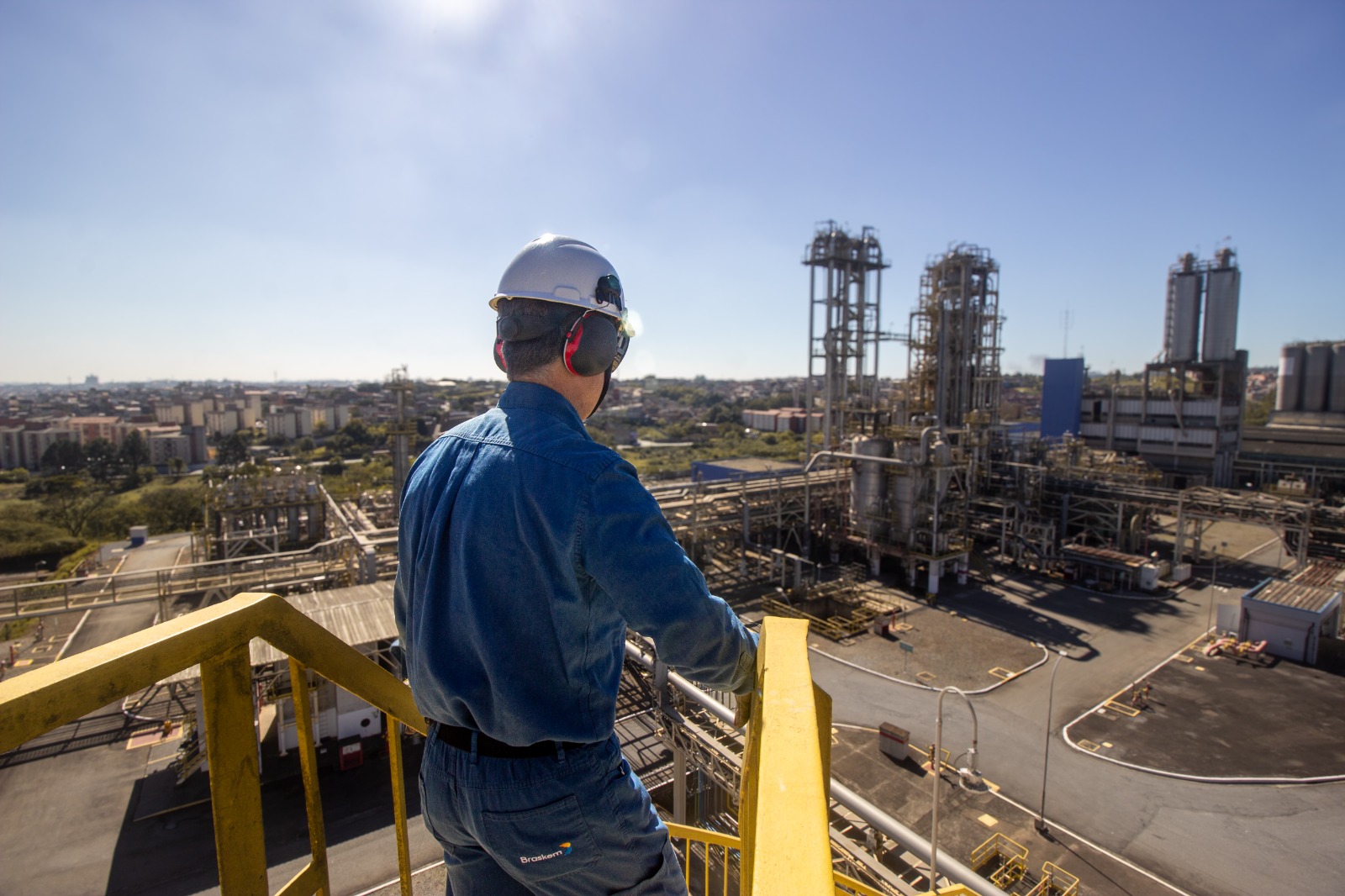 Para	Assunto	Enviado em	Tamanho	Categorias	 'Simone Bolletta'	RES: release para aprovação - PP4: 48 anos de transformação, inovação e histórias que ajudam a construir a indústria petroquímica brasileira	09:17	6 MB		