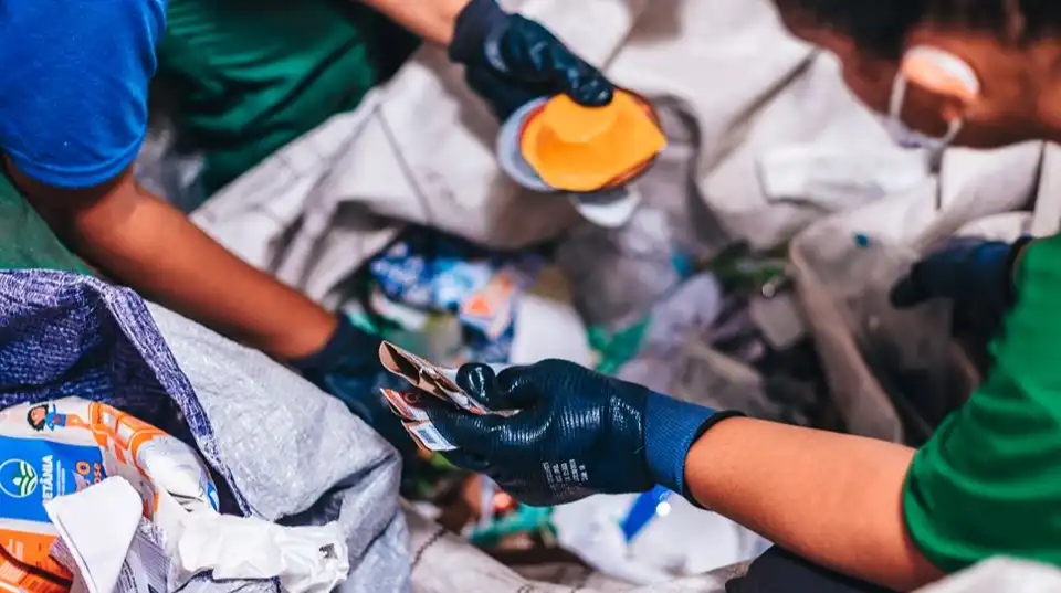 Integração entre indústria, marcas e cooperativas impulsiona a reciclagem de plástico no Brasil 